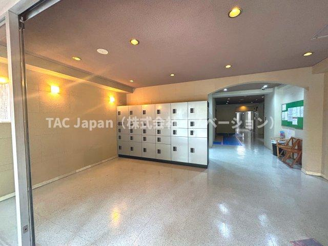 シャルマン築地明石町のその他共用部分|～Entrance～
マンションは管理がとても大切です。ゴミひとつ落ちていない綺麗なエントランスからは管理状態の良さが伺えます。