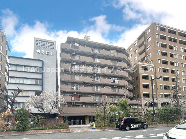 シャルマン築地明石町の外観|青空に映えるこの雄大な佇まい。
陽当たり、立地、周辺環境など恵まれた好条件となっております。