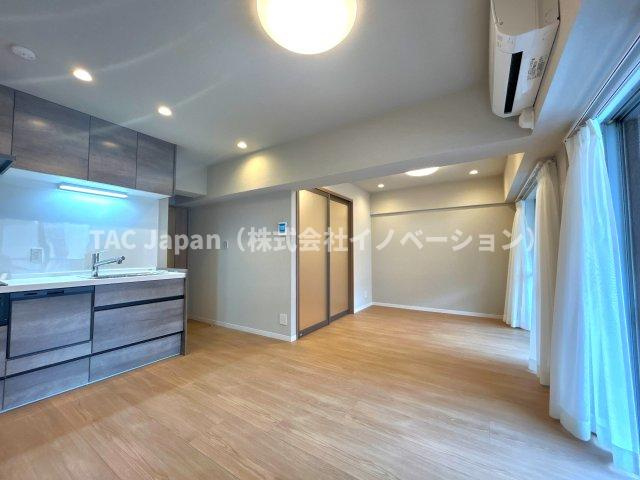 シャルマン築地明石町のキッチン|リビングは家族が1番くつろげる癒しの空間、家族が集い憩うリビングスペースはナチュラルカラーの明るい心地良い空間に仕上がりました。