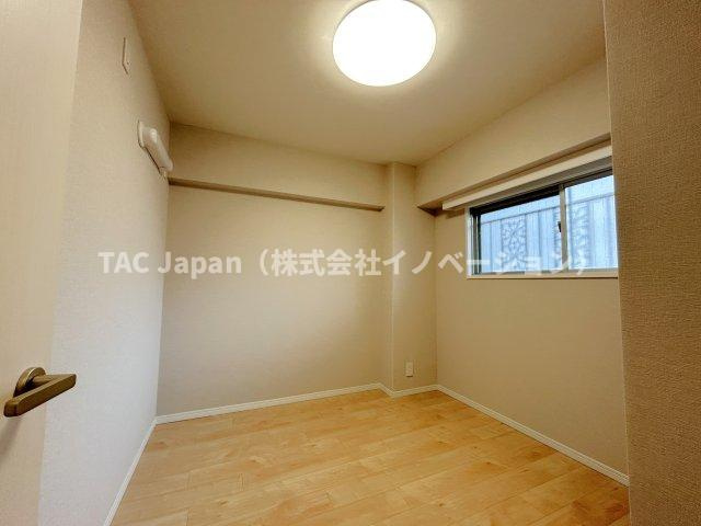 菊川グリーンハイツの洋室|～Bed room～
独立性を高めた4.5帖の洋室。陽光も降り注ぐ明るく開放的な空間が魅力的。