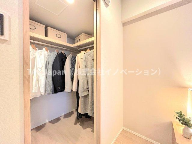 サンヴェール門前仲町の収納|～Walk in closet～
冬物や夏物、スーツケースなども全部まとめて収納もできますのでお部屋を広く開放的にお使いいただけます。