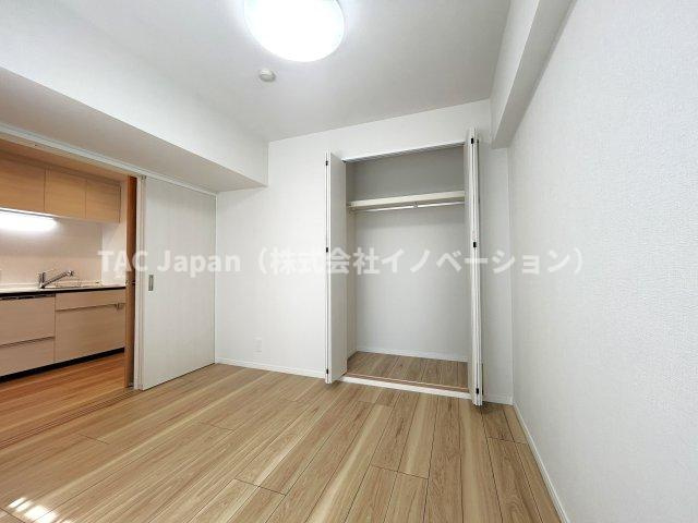 東池袋ハイツ弐番館の収納|クローゼットには枕棚がついている為、普段取り出さない物を置いたり、納戸のような感覚でご利用できます。
