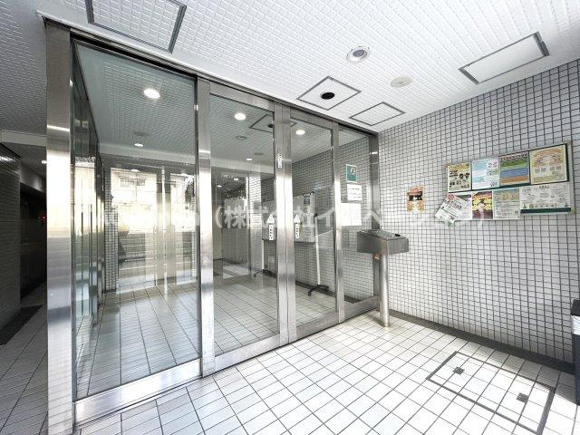 東池袋ハイツ弐番館のエントランス|オートロックは現代社会の必需品ですね。