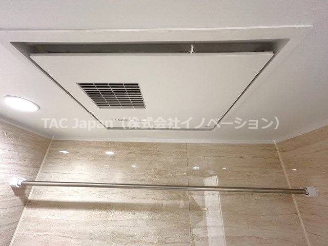 イトーピアマイズ池袋の浴室|足を伸ばせる浴槽＆ワンタッチでお湯張や追焚が出来るオートバスで1日の疲れも快適にリフレッシュ。雨のお洗濯に威力を発揮する浴室換気乾燥機付き。