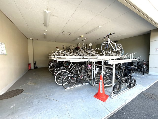 イトーピアマイズ池袋の駐車場