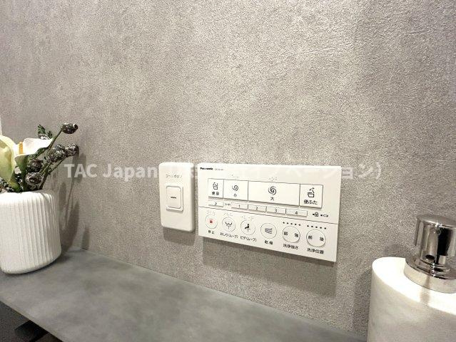 勝どきビュータワーのトイレ|トイレ内の非常ベルを押すとマンションの防災センターに通知がいきます。

