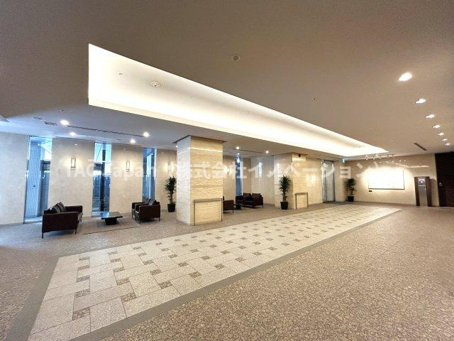勝どきビュータワー|玄関ホールがスッキリ広々としていると帰る時も出ていく時も気持ちが良い。来客を出迎える玄関が綺麗ならその家の印象が良くなる。

