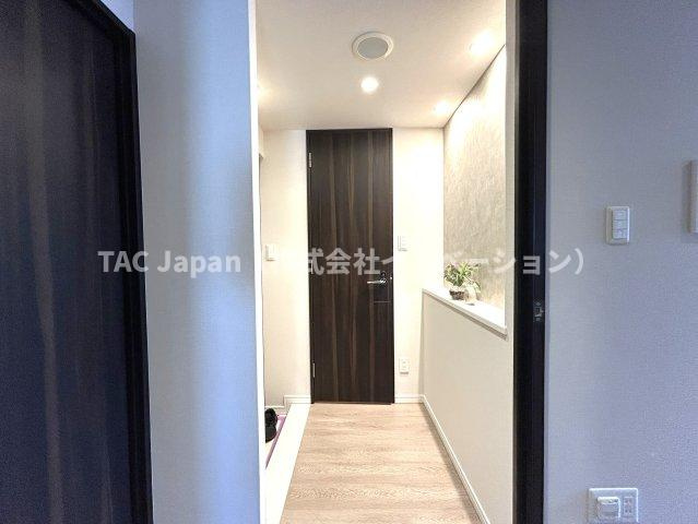 プレジール入谷の玄関