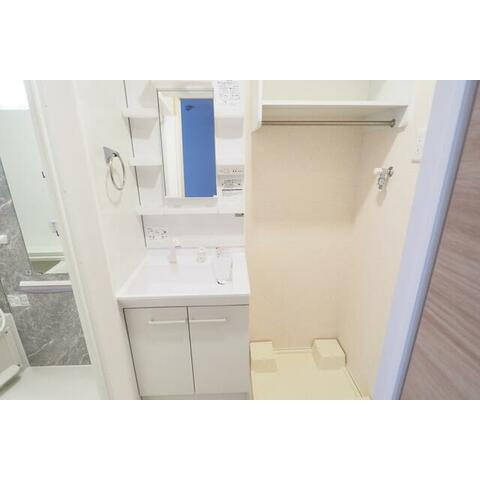 横浜市戸塚区上倉田町のアパートの洗面所