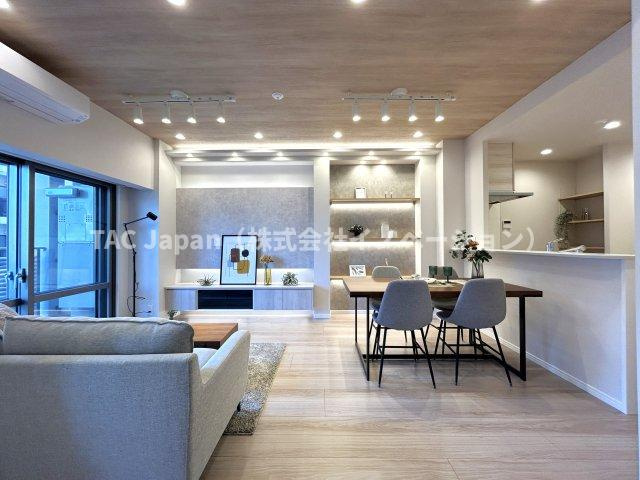 東京ビューマークス　４LDKの居間・リビング|～Dining Kitchen～動線が上手く考えられており、きっちりとキッチン、ダイニング、リビングと分けられるお部屋のつくりとなっております。
