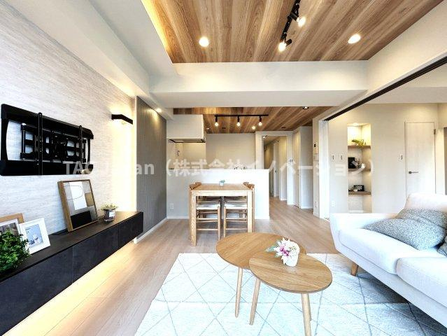 イニシア墨田押上の居間・リビング|～Ｌiving room～
優しくリビングに注ぐ日差しはまるで「陽だまり」の様な暖かさ。高い断熱性は床暖房やエアコンを使いすぎず快適な居住空間を創造しています。