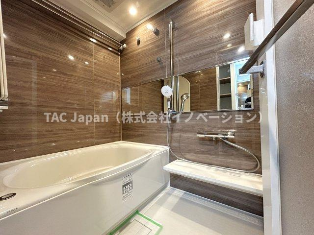 イニシア墨田押上の浴室|掃除のしやすさ・収納の便利さなど、おふろを使う人、お手入れする人、みんなにとっての「しあわせ性能」を追求したバスルームを採用いたしました。