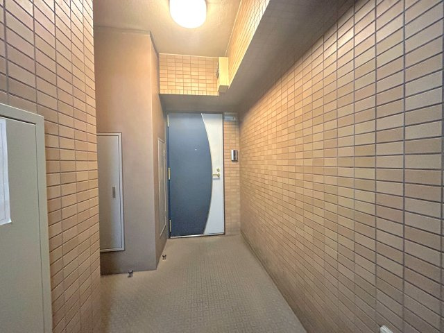 モナーク根岸の玄関