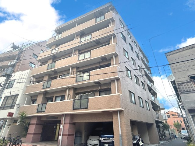 モナーク根岸の外観
