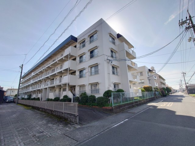 サンハイム登呂B棟　静岡市駿河区下島　１階の外観|無料駐車場が１台分ついているのも魅力です！