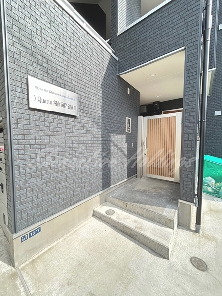 藤沢市片瀬４丁目のアパートのエントランス