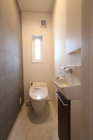《仲介手数料無料》北区日進町２丁目1314-43新築一戸建てグランパティオのトイレ