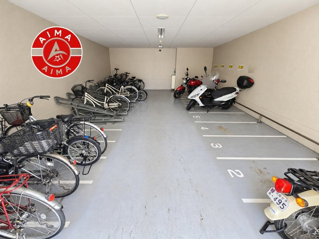 アルファライフ博多の駐車場|駐輪場の他にバイク置場も完備しております。