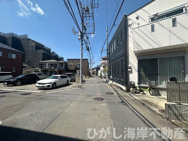 藤沢市辻堂神台２丁目　新築戸建の前面道路含む現地写真|4月16日撮影　建築中　現地外観