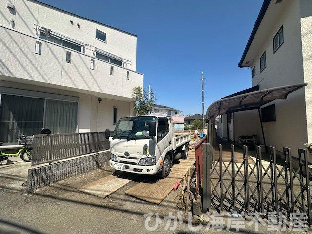 藤沢市辻堂神台２丁目　新築戸建の前面道路含む現地写真|4月16日撮影　建築中　現地外観