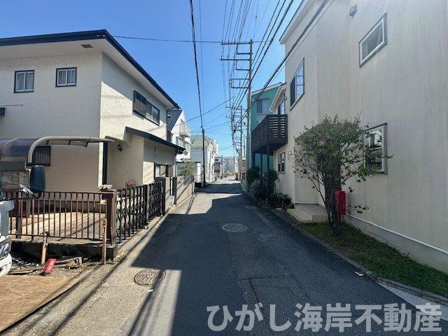 藤沢市辻堂神台２丁目　新築戸建の前面道路含む現地写真|4月16日撮影　建築中　現地外観