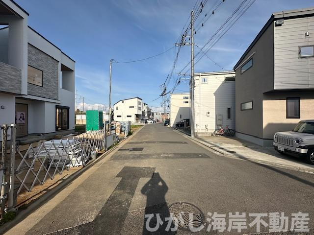茅ヶ崎市中島　新築戸建　全４棟の前面道路含む現地写真|4月26日撮影　建築中　現地外観