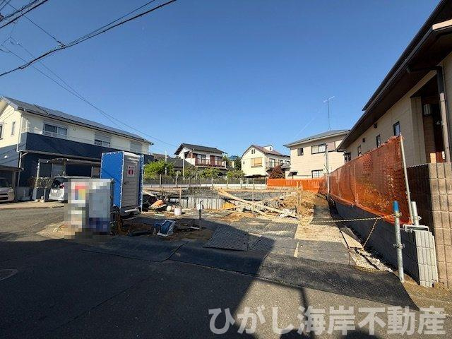 茅ヶ崎市松風台　新築戸建の外観|4月16日撮影　建築中　現地外観