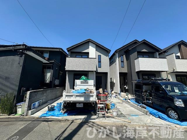 茅ヶ崎市東海岸北5丁目　新築戸建　全３棟の外観|4月16日撮影　建築中　現地外観
