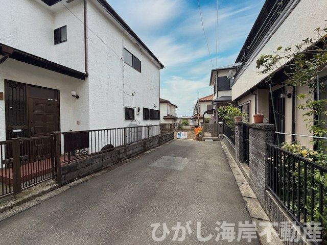 茅ヶ崎市菱沼1丁目　新築戸建の前面道路含む現地写真|4月24日撮影　建築前　現地外観