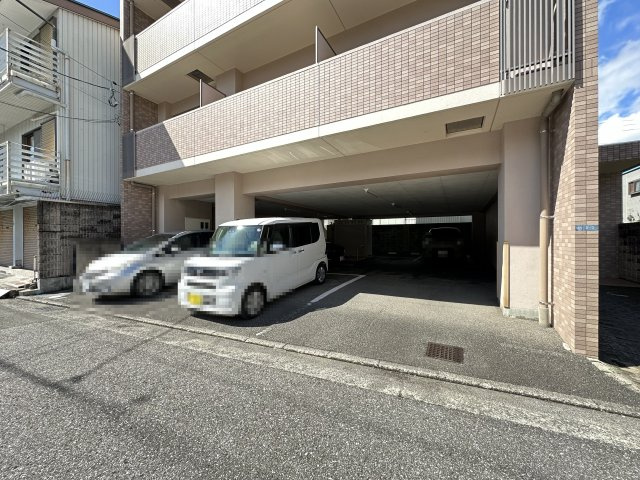 サクラハウスT’sの駐車場