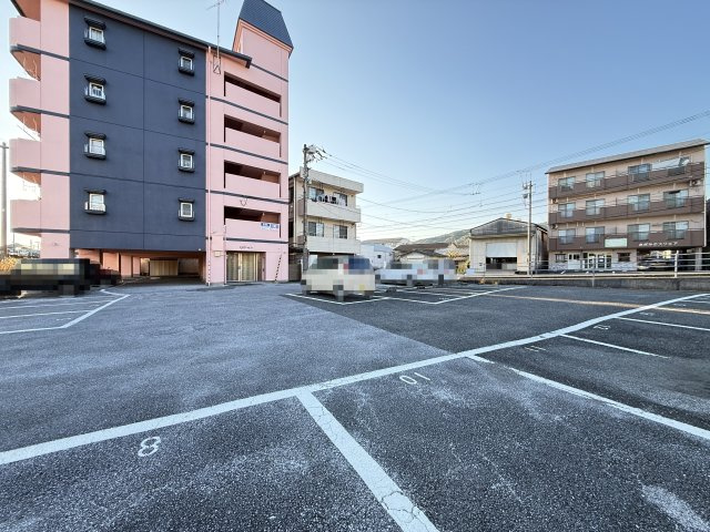 エリジアハイツの駐車場