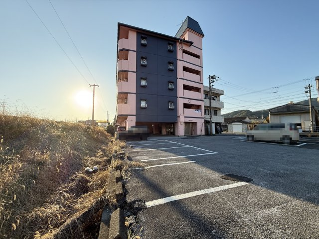 エリジアハイツの駐車場