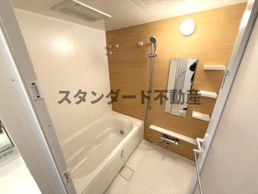 【浴室】 | ※写真は同マンションの別タイプのものです。ご参考にどうぞ。