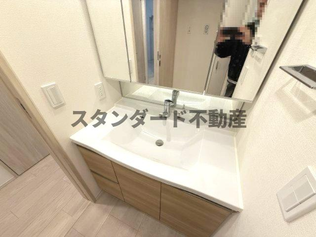 【洗面所】 | ※写真は同マンションの別タイプのものです。ご参考にどうぞ。