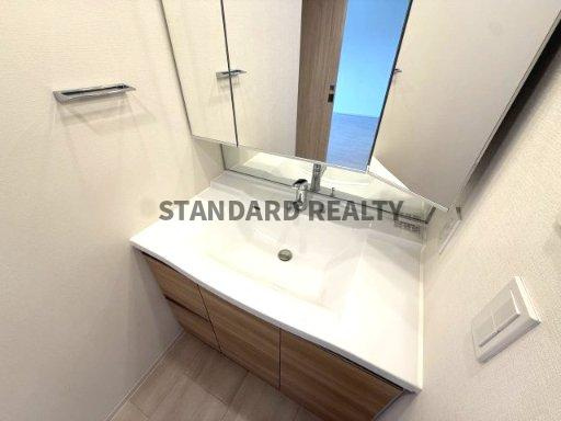 【洗面所】 | ※写真は同マンションの別タイプのものです。ご参考にどうぞ。