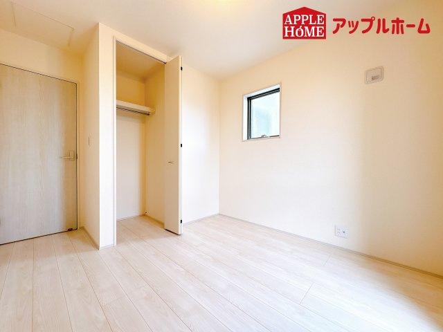 [新築住宅] 鴻巣市鎌塚 全1棟の洋室|２階居室は全室収納あり！たっぷりある収納活用でお部屋もキレイを保てます♪