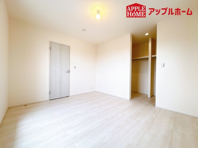 [新築住宅] 鴻巣市鎌塚 全1棟の洋室|２階居室は全室収納あり！たっぷりある収納活用でお部屋もキレイを保てます♪