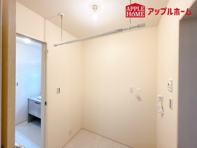 [新築住宅] 鴻巣市鎌塚 全1棟のランドリースペース|白を基調とした清潔感のある快適空間です。