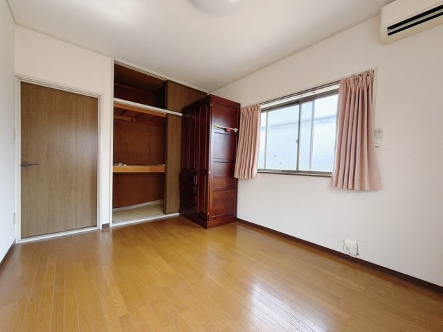【中古戸建】深谷市大谷の洋室|■洋室｜ナチュラルカラーの床です。模様替えなどとても楽しく工夫できます♪陽当たり、風通しもとても良いので毎日快適な生活スタートです！子供部屋にも良いですね♪