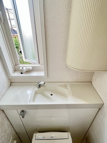 【トイレ】 | 浦安市舞浜３丁目中古一戸建て | 落ち着いた色調のトイレです