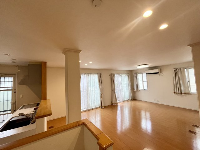 【居間・リビング】 | 浦安市舞浜３丁目中古一戸建て | おしゃれな居間です
