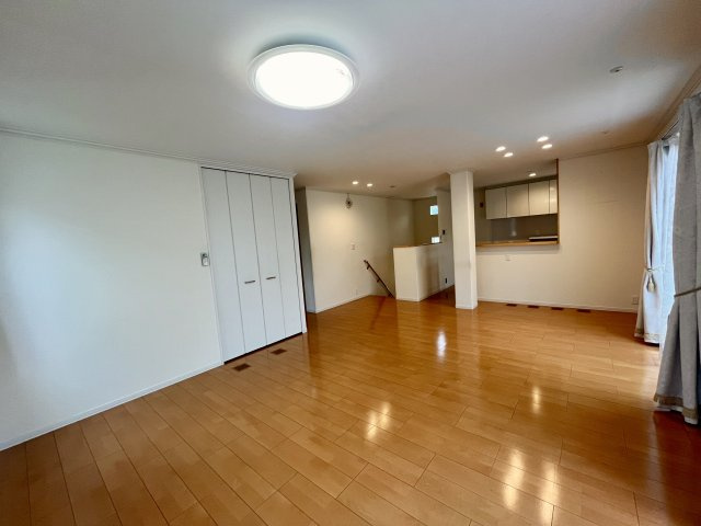 【居間・リビング】 | 浦安市舞浜３丁目中古一戸建て | ゆったりとしたリビングです