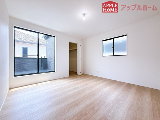 [新築住宅] 坂戸市仲町 全6棟の洋室|２階居室は全室収納あり！たっぷりある収納活用でお部屋もキレイを保てます♪