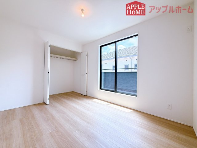 [新築住宅] 坂戸市仲町 全6棟の洋室|２階居室は全室収納あり！たっぷりある収納活用でお部屋もキレイを保てます♪