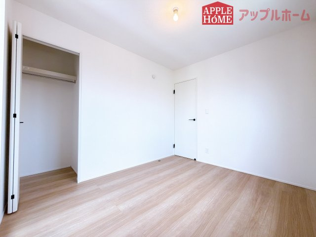 [新築住宅] 坂戸市仲町 全6棟の洋室|２階居室は全室収納あり！たっぷりある収納活用でお部屋もキレイを保てます♪