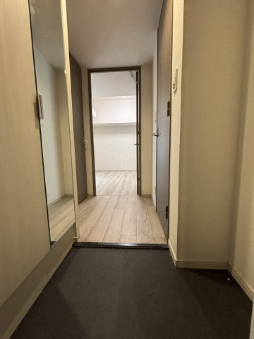 プレサンス鶴舞パークグラッドの玄関