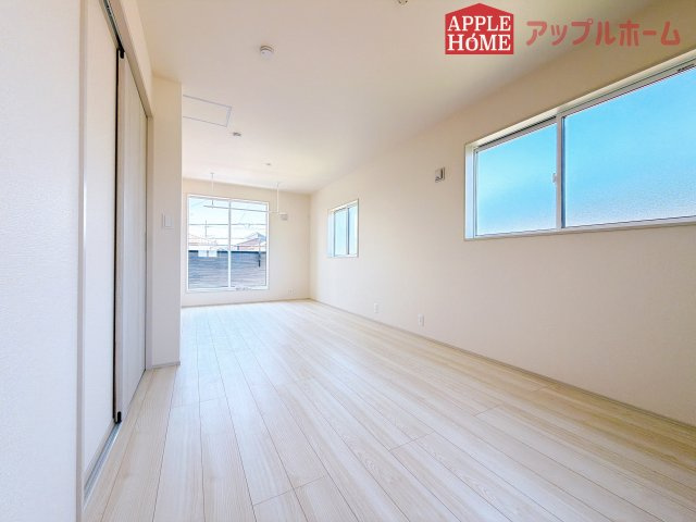 [新築住宅] 坂戸市鶴舞 2丁目 5期 全1棟の洋室|２階居室は全室収納あり！たっぷりある収納活用でお部屋もキレイを保てます♪