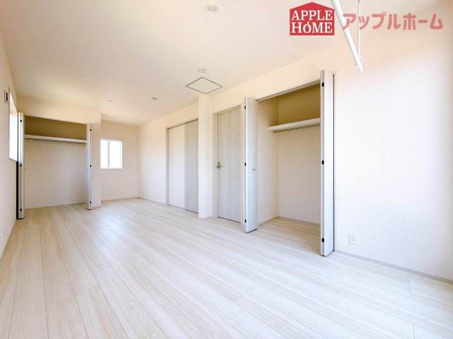[新築住宅] 坂戸市鶴舞 2丁目 5期 全1棟の洋室|２階居室は全室収納あり！たっぷりある収納活用でお部屋もキレイを保てます♪