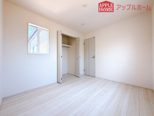 [新築住宅] 坂戸市鶴舞 2丁目 5期 全1棟の洋室|２階居室は全室収納あり！たっぷりある収納活用でお部屋もキレイを保てます♪