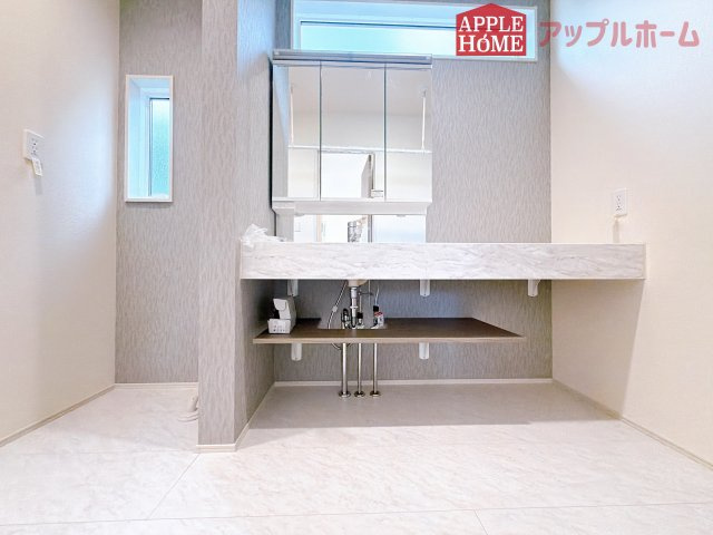 [新築住宅] 坂戸市鶴舞2丁目 5期 全1棟の独立洗面台|お洒落な独立洗面台あります♪